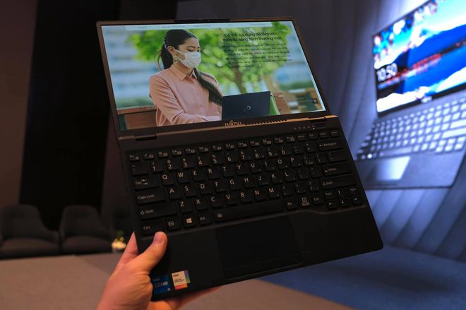 Tìm hiểu về chiếc laptop nhẹ nhất Việt Nam – Fujitsu UH-X